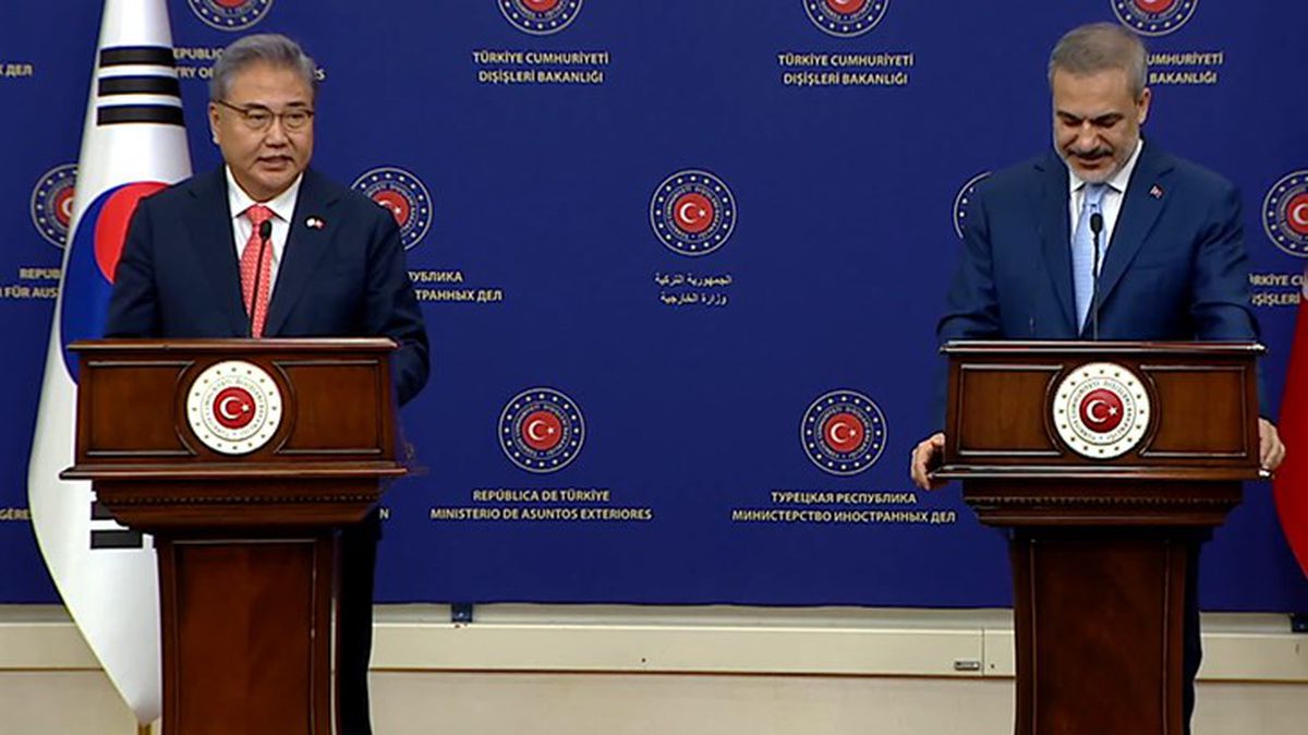 Toplantıya damga vuran anlar! Güney Koreli bakanın Türkçe konuşması, Hakan Fidan'ı bile gülümsetti
