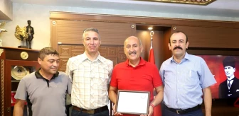 Kırıkkale Belediye Başkanı'na Alevi köylerine yardımlarından dolayı teşekkür beratı takdim edildi
