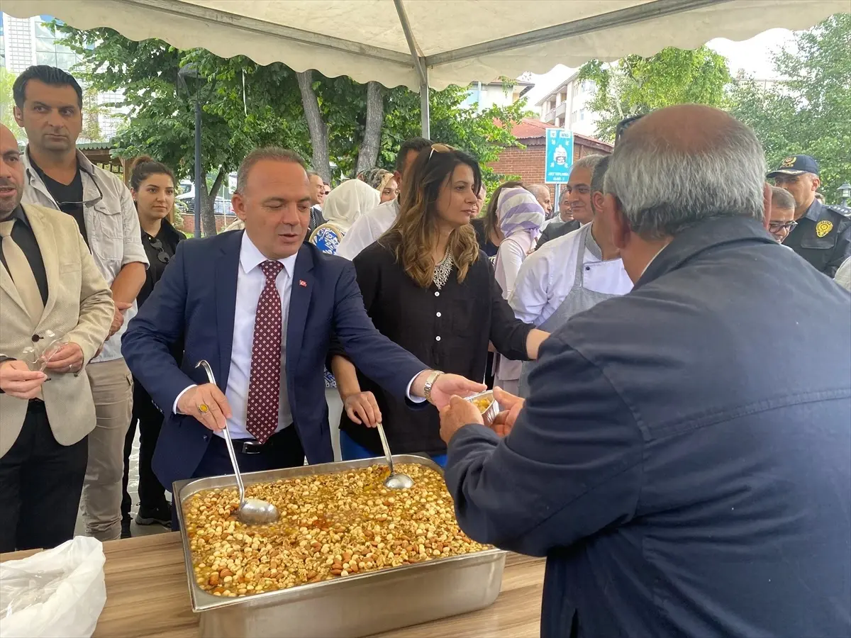 Ardahan'da Muharrem Ayı Kutlamaları: Aşure Dağıtıldı