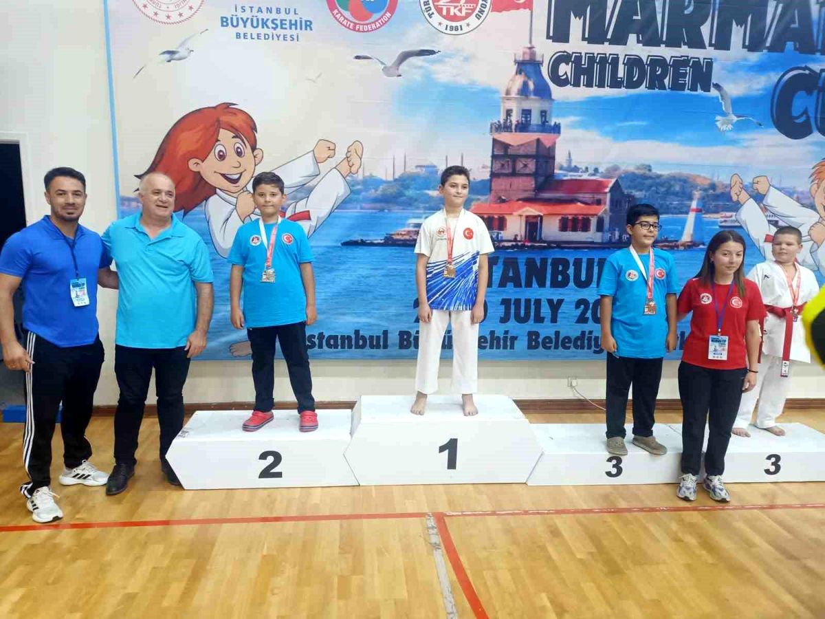 Aydınlı Sporcular Marmara Cap Karate Şampiyonası'nda Başarı Elde Etti