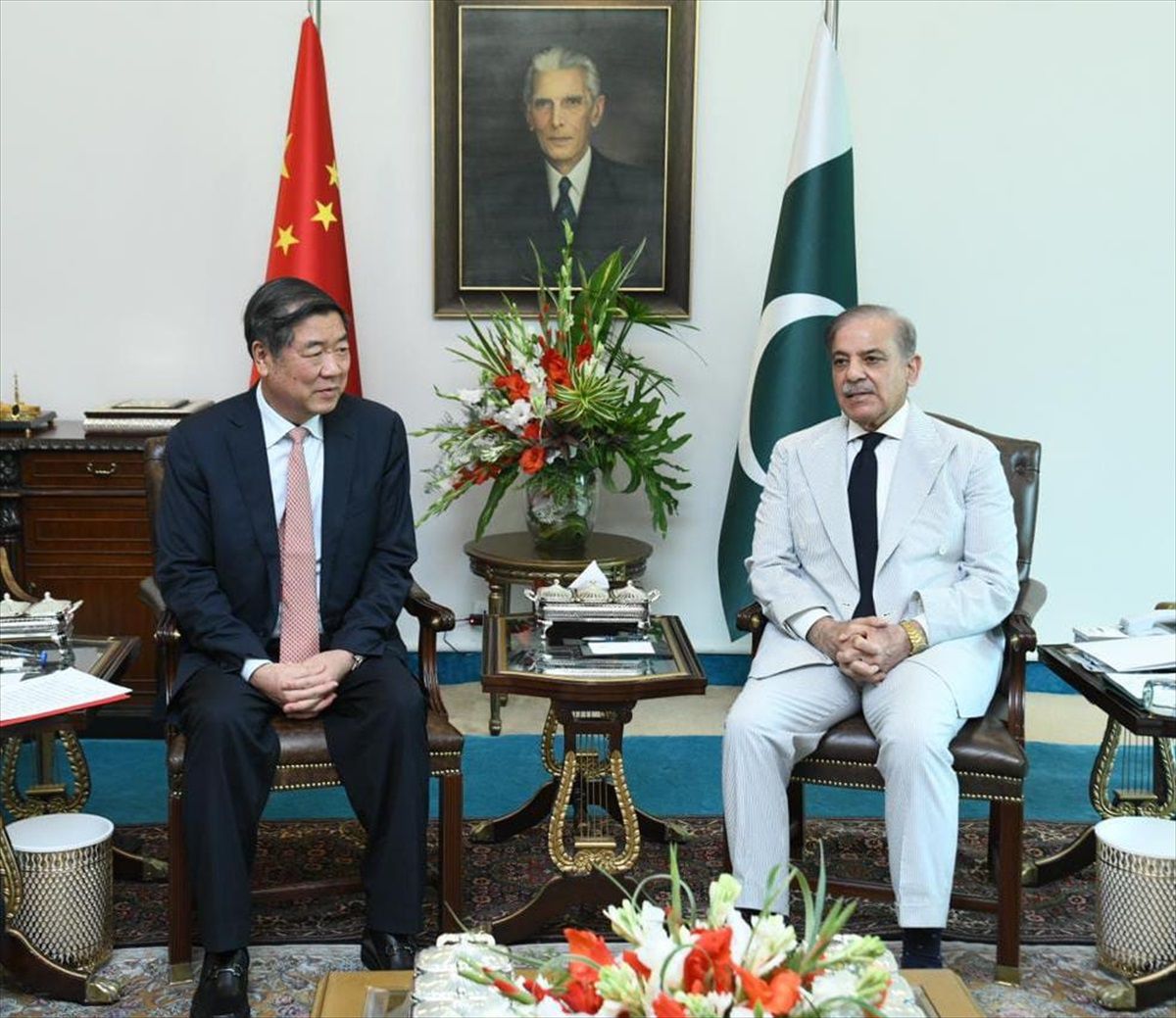 Pakistan Başbakanı Şahbaz Şerif, Çin Başbakan Yardımcısı Hı Lifıng ile CPEC'nin 10. yılında ekonomik işbirliğini görüştü