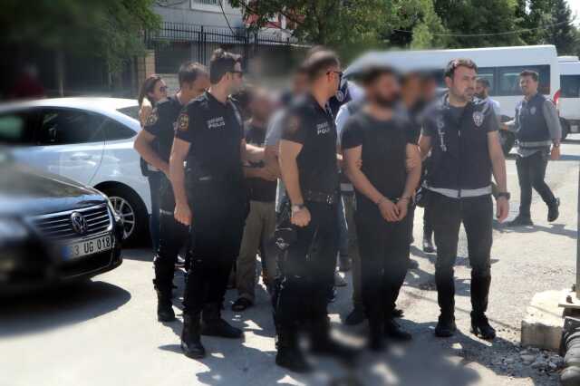 Cinsel ilişki vaadiyle kandırıp kasetleriyle tehdit ettiler! 3 milyon liralık vurgun yapan çete çökertildi