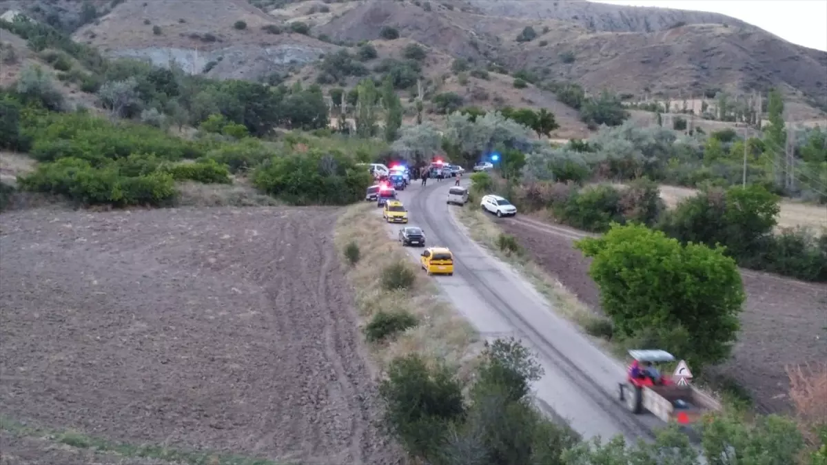Çorum'da Bir Kadın Yol Kenarında Ölü Bulundu