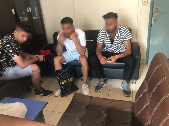 İstanbul'da 'Askere gideceğim, kimsem yok' diyerek para toplayan 3 kişiye ceza kesildi