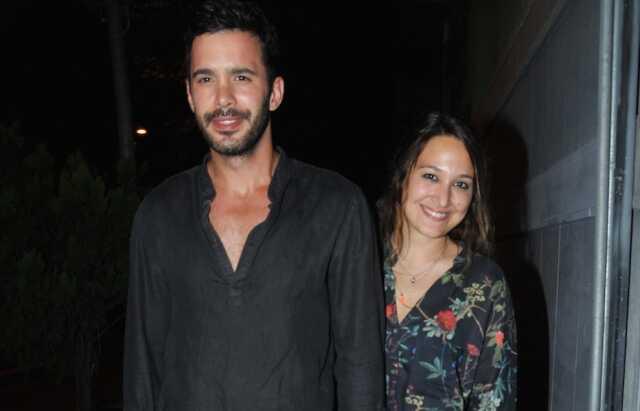 Kıskanılası paylaşım! Barış Arduç eşi Gupse Özay'a 'Her zerrene' diyerek aşkını haykırdı Kıskanılası paylaşım! Barış Arduç eşi Gupse Özay'a 'Her zerrene' diyerek aşkını haykırdı