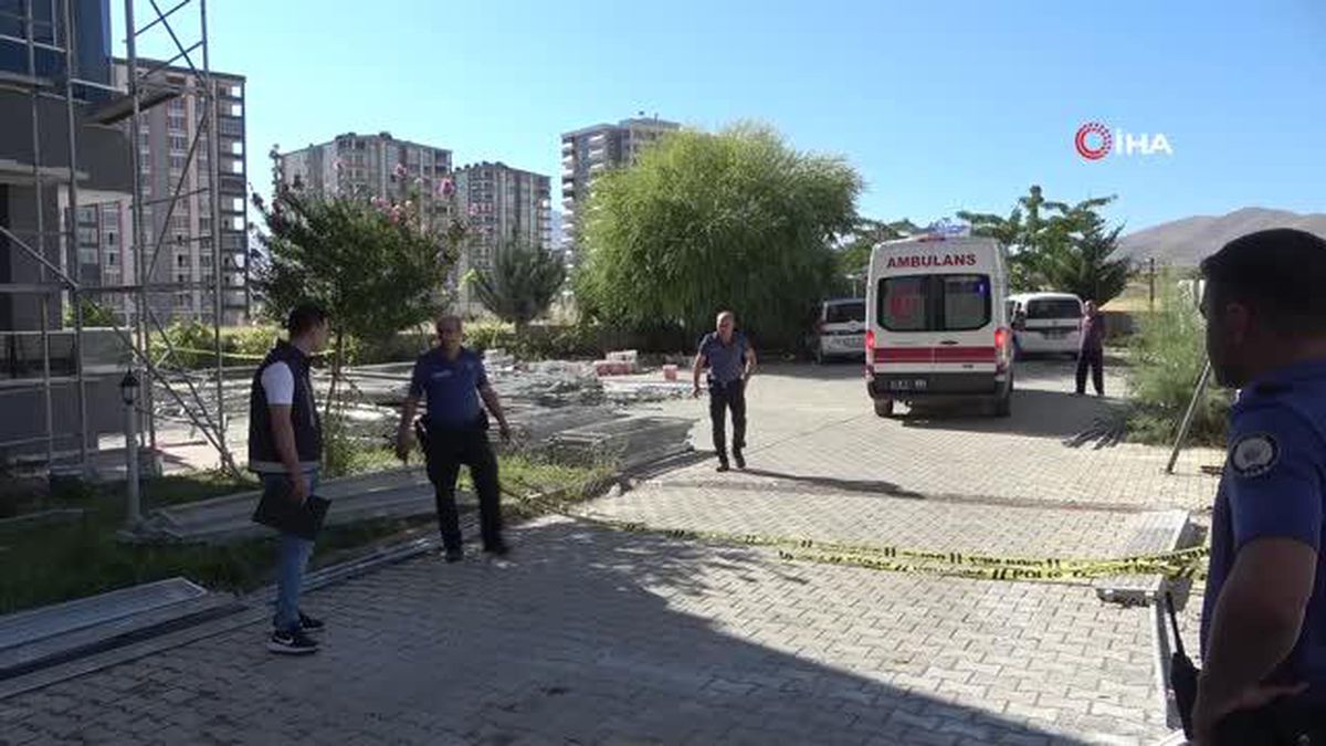 Malatya'da inşaat iskelesi çöktü: 3 işçi yaralandı