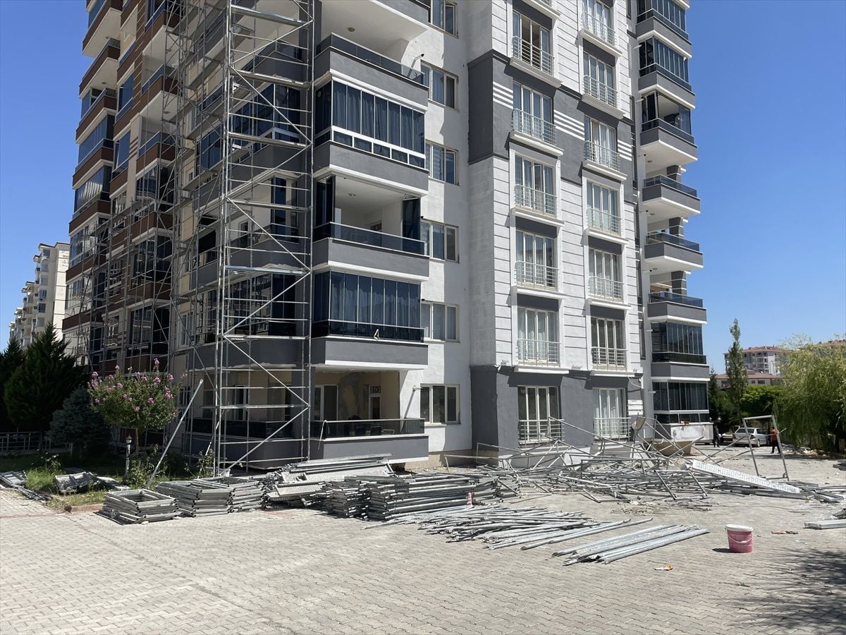 Malatya'da İnşaat İskelesi Çöktü: 1 Ölü, 2 Yaralı