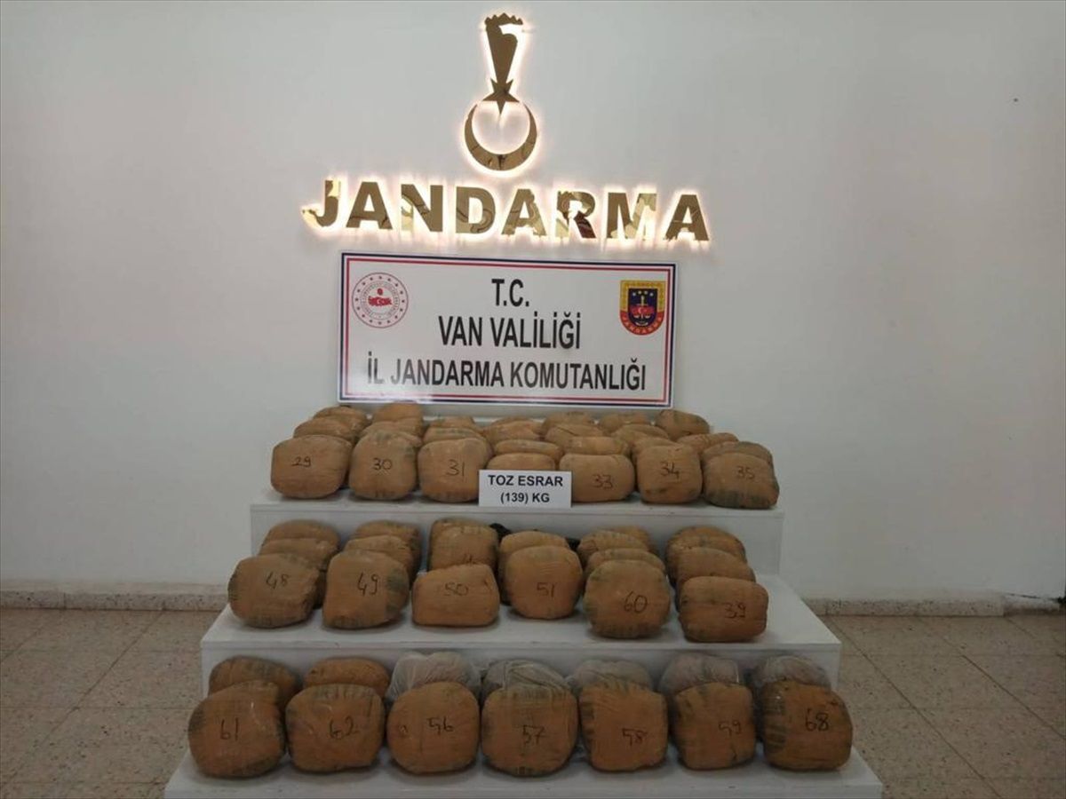 Van'ın Başkale ilçesinde 139 kilogram esrar ele geçirildi