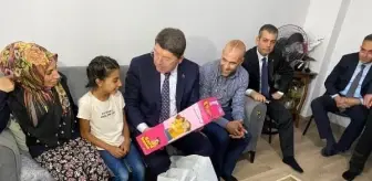 Adalet Bakanı Yılmaz Tunç, Elazığ'da depremzede aileyi ziyaret etti