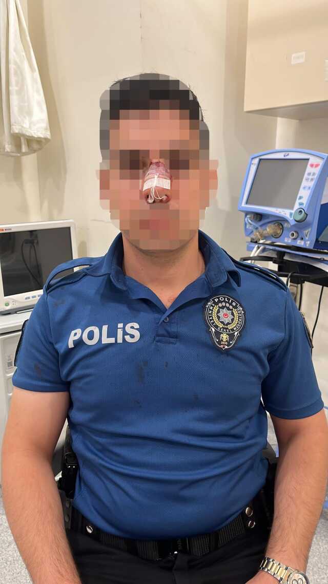 Beşiktaş'ta polise saldırıp burnunu kıran alkollü grup gözaltına alındı