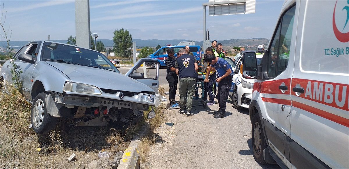 Bolu'da Otomobil Çarpışması: 1 Yaralı