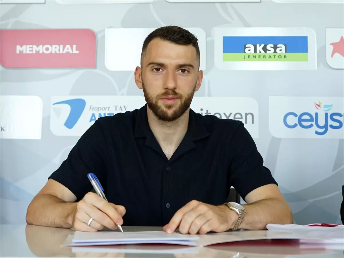 Fraport TAV Antalyaspor, Zymer Bytyqi ile 3 yıllık sözleşme imzaladı