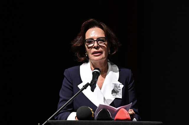 Guinness Rekorlar Kitabı'na adını yazdıran ünlü senarist Safa Önal son yolculuğuna uğurlanıyor Guinness Rekorlar Kitabı'na adını yazdıran ünlü senarist Safa Önal son yolculuğuna uğurlanıyor