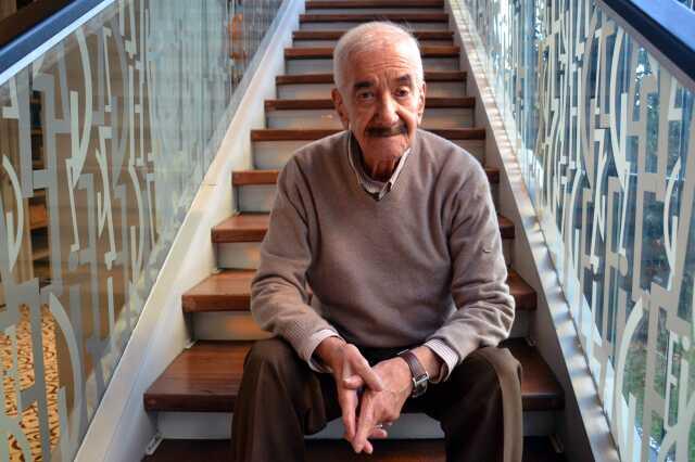 Guinness Rekorlar Kitabı'na adını yazdıran ünlü senarist Safa Önal son yolculuğuna uğurlanıyor Guinness Rekorlar Kitabı'na adını yazdıran ünlü senarist Safa Önal son yolculuğuna uğurlanıyor