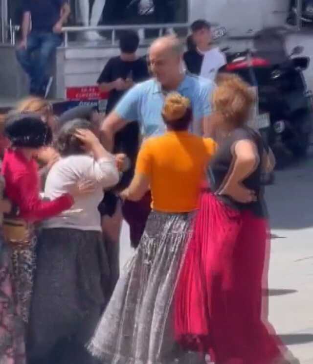 GÜNGÖREN'de İş Yeri Sahibi Hırsızlık Yaptığını İddia Ettiği Kadını Sokak Ortasında Darbetti