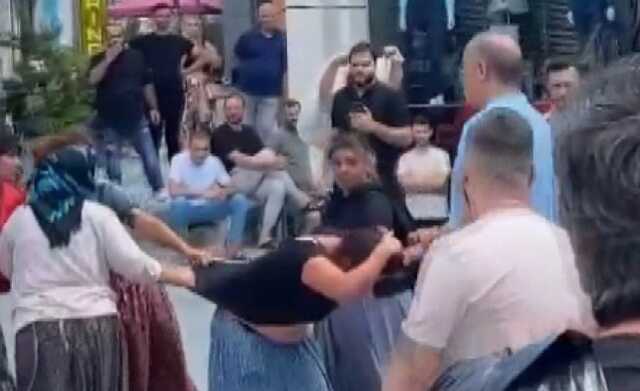 GÜNGÖREN'de İş Yeri Sahibi Hırsızlık Yaptığını İddia Ettiği Kadını Sokak Ortasında Darbetti