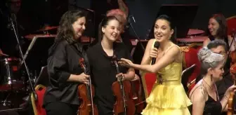 Keman sanatçısının en özel konseri; orkestra üyeleri hastalanınca 16 yaşındaki kızıyla sahne aldı