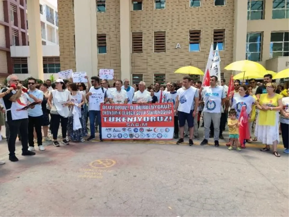 Mersin'de Sağlık Çalışanları İş Bırakma Eylemi Yaptı