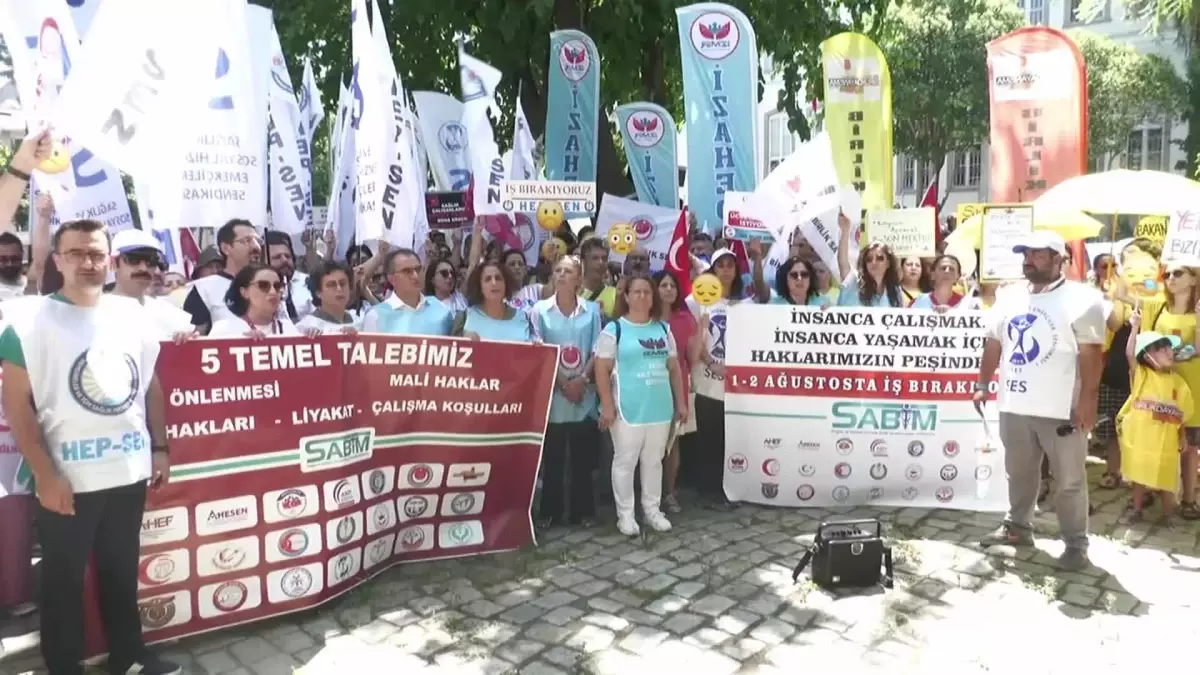 Sağlık Çalışanları İzmir'de İş Bıraktı... İzmir Aile Hekimleri Derneği Başkanı Çolak: 'Yaşamak ve Yaşatmak İstiyoruz'