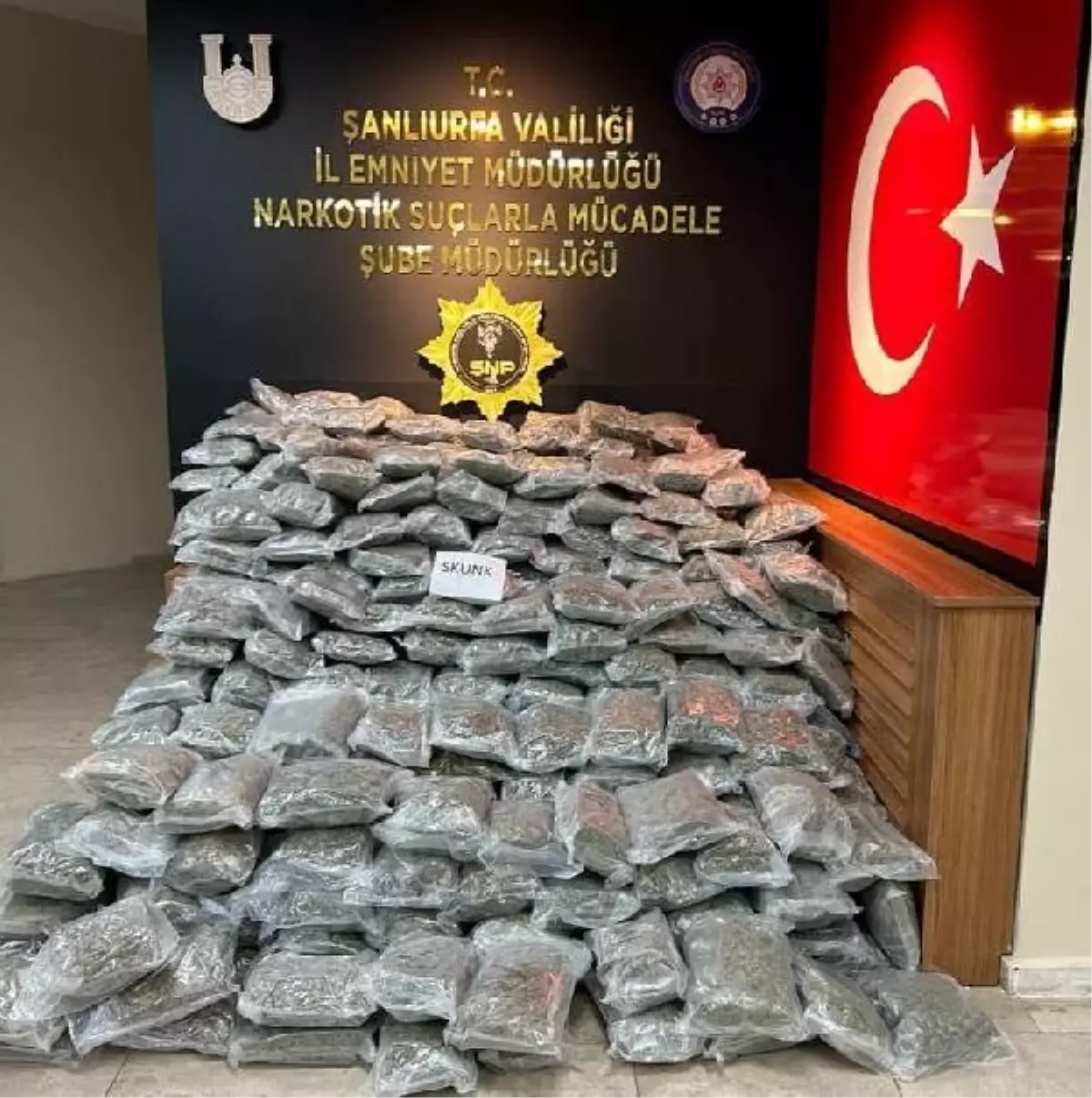 Şanlıurfa'da 177 Kilo Skunk Ele Geçirildi, 4 Kişi Gözaltına Alındı