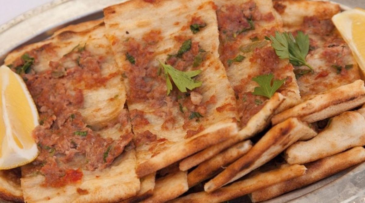 Taş fırın ustalarının sır tarifi... Dağılmadan çıtır kıymalı pide yapmanın püf noktası! 13-14 dakika yetiyor