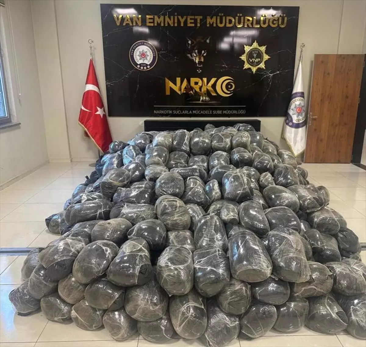Van'da 2 Ton Uyuşturucu Ele Geçirildi, 57 Şüpheli Hakkında İşlem Yapıldı