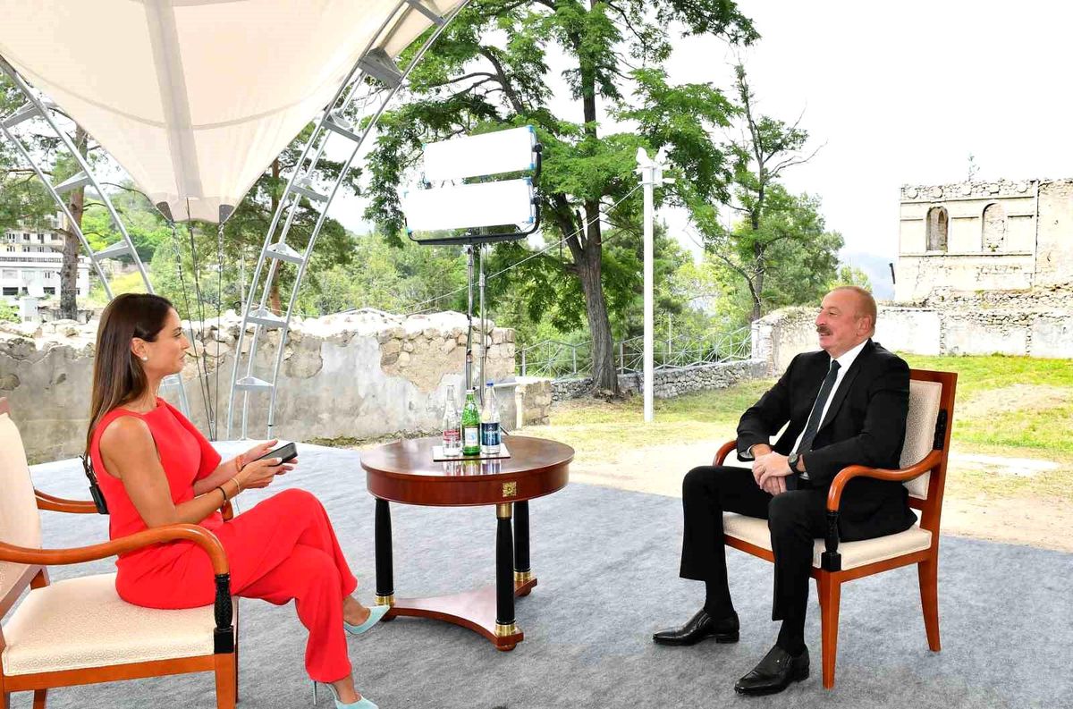 Aliyev: 'Ermenistan, toprak bütünlüğümüz ile ilgili tüm iddialarını bir kenara bırakırsa, o zaman kısa sürede bir barış seçeneği bulabiliriz'