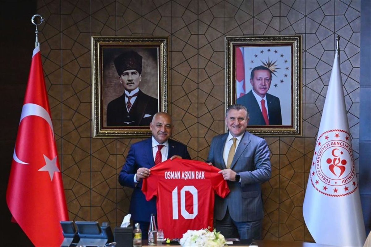 Gençlik ve Spor Bakanı Osman Aşkın Bak, TFF Başkanı Mehmet Büyükekşi'yi Kabul Etti