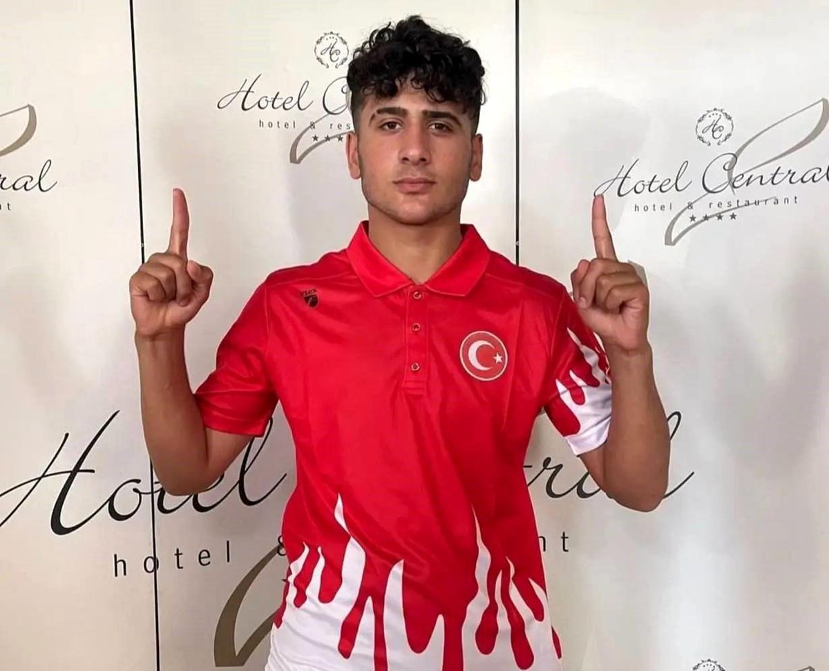 Türk Boks Milli Takımı'nın Bayburtlu yıldızı Toprak Salman Avrupa Şampiyonu oldu