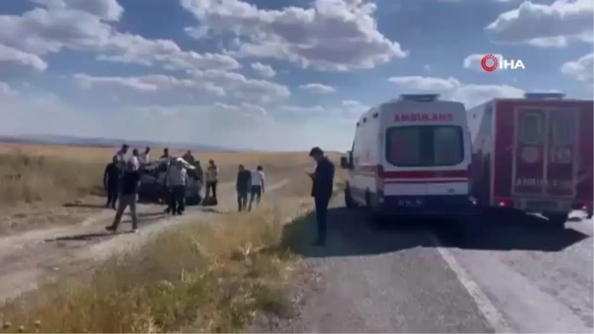 Beton mikseri otomobile arkadan çarptı: 2 ölü 1 yaralı