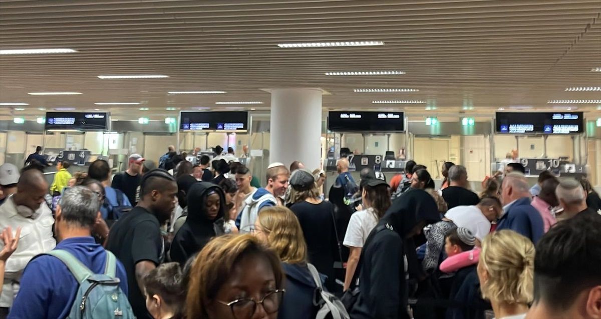 Brüksel Havalimanında Pasaport Kuyrukları Nedeniyle Uzun Beklemeler