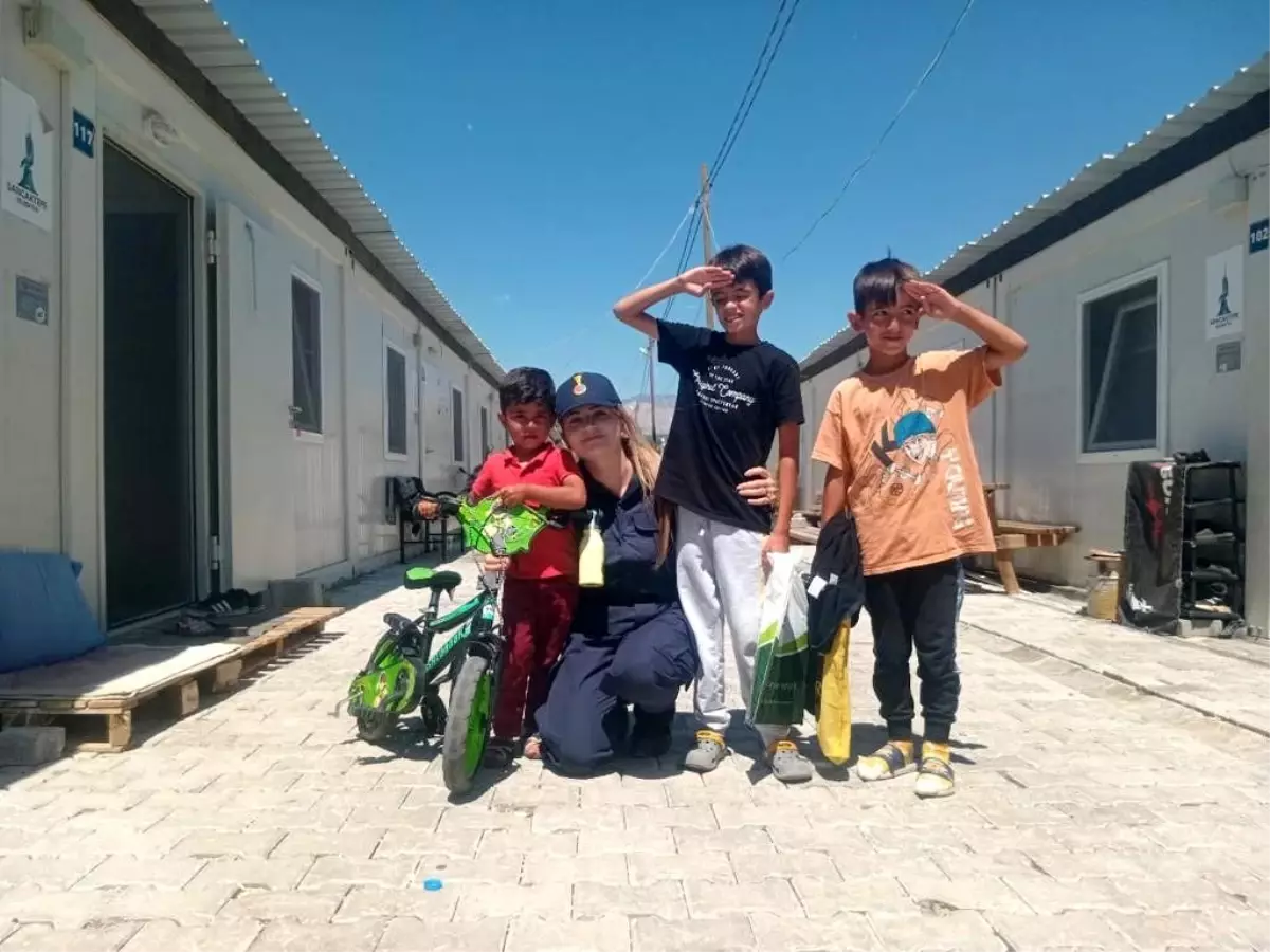 Malatya İl Jandarma Komutanlığı'ndan depremzede çocuklara ziyaret