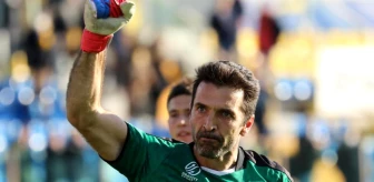 İtalyan Futbolunun Efsanevi Kalecisi Buffon Kariyerine Nokta Koydu