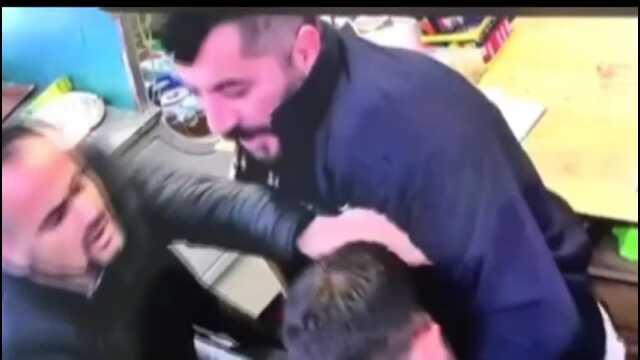 Esneyurt'ta Tekel Bayiine Silahlı Saldırı: 2 Ölü Esneyurt'ta Tekel Bayiine Silahlı Saldırı: 2 Ölü