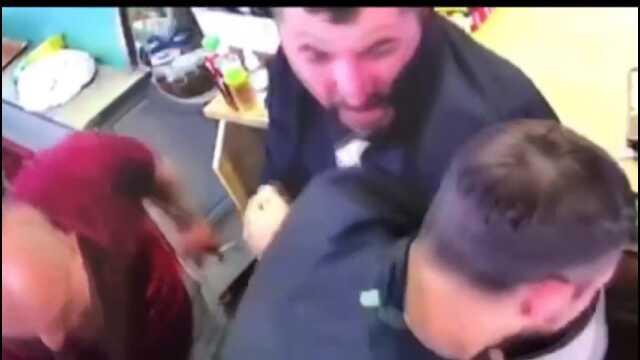 Esneyurt'ta Tekel Bayiine Silahlı Saldırı: 2 Ölü Esneyurt'ta Tekel Bayiine Silahlı Saldırı: 2 Ölü