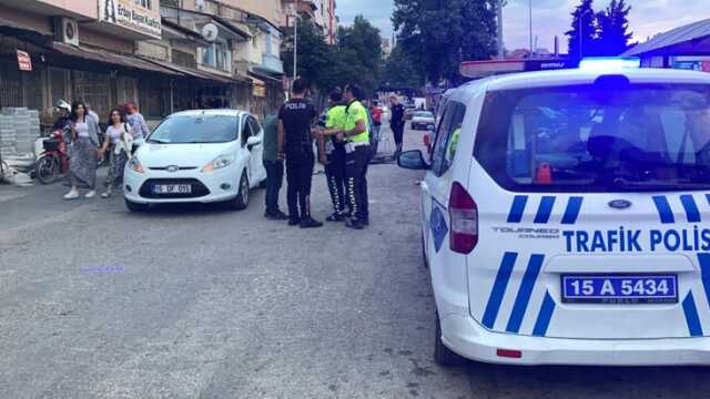 Evli kadınla yakalanan adam paniğe kapılıp gaza bastı, ortalık savaş alanına döndü