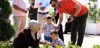 Karatay Belediyesi, şehit aileleri ve gazileri lavanta ve gül bahçelerinde ağırladı