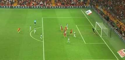 Ne yaptın Mertens! Attığı golü göenler izlemeye doyamıyor