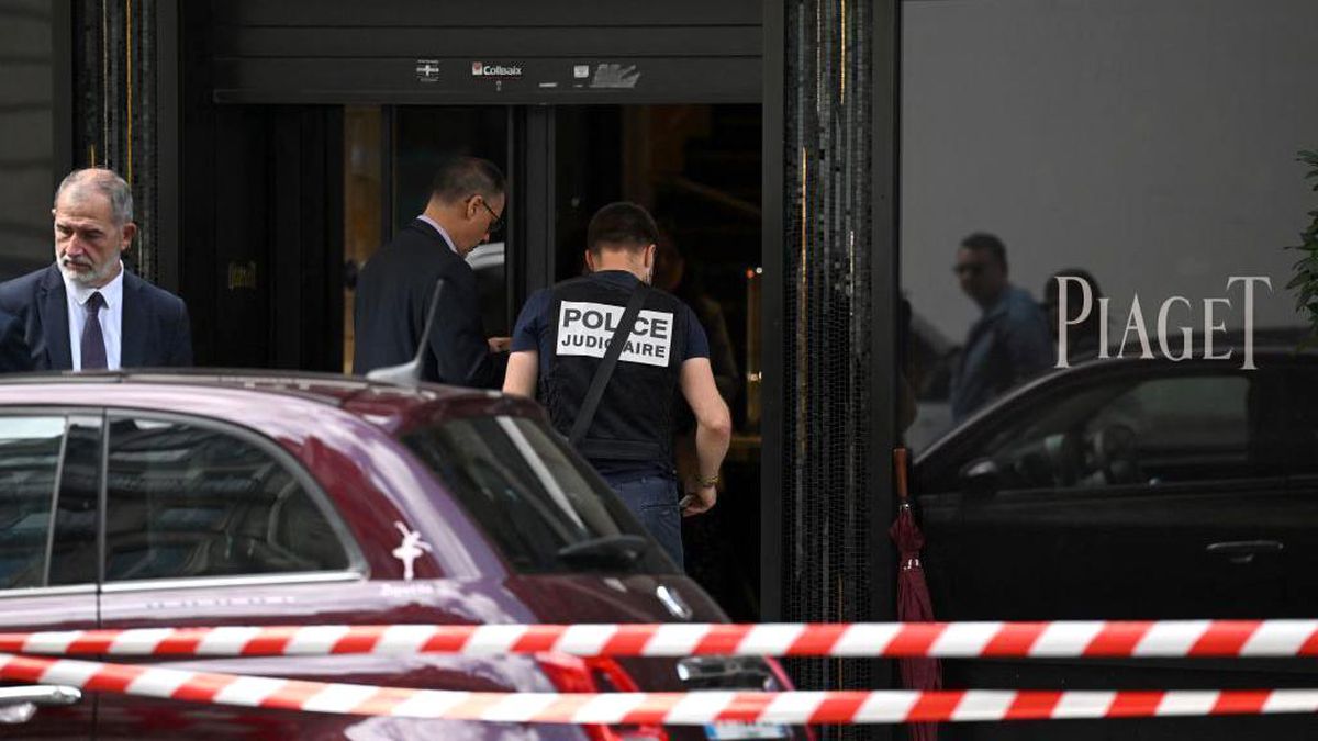 Paris'teki Ünlü Kuyumcu Dükkanına Milyonlarca Euro Değerinde Mücevher Çalındı
