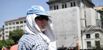 İstanbul'da Sıcak Havada Vatandaşlar Denize ve Gölgelik Alanlara Akın Etti