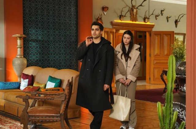 Yalı Çapkını'nın Pelin'i sır gibi sakladığı sevgilisiyle sarmaş dolaş pozunu paylaştı Yalı Çapkını'nın Pelin'i sır gibi sakladığı sevgilisiyle sarmaş dolaş pozunu paylaştı