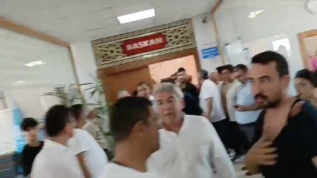 Antalya'da Belediye Başkanı ile İyi Parti Grup Sözcüsü Arasında Kavga Çıktı