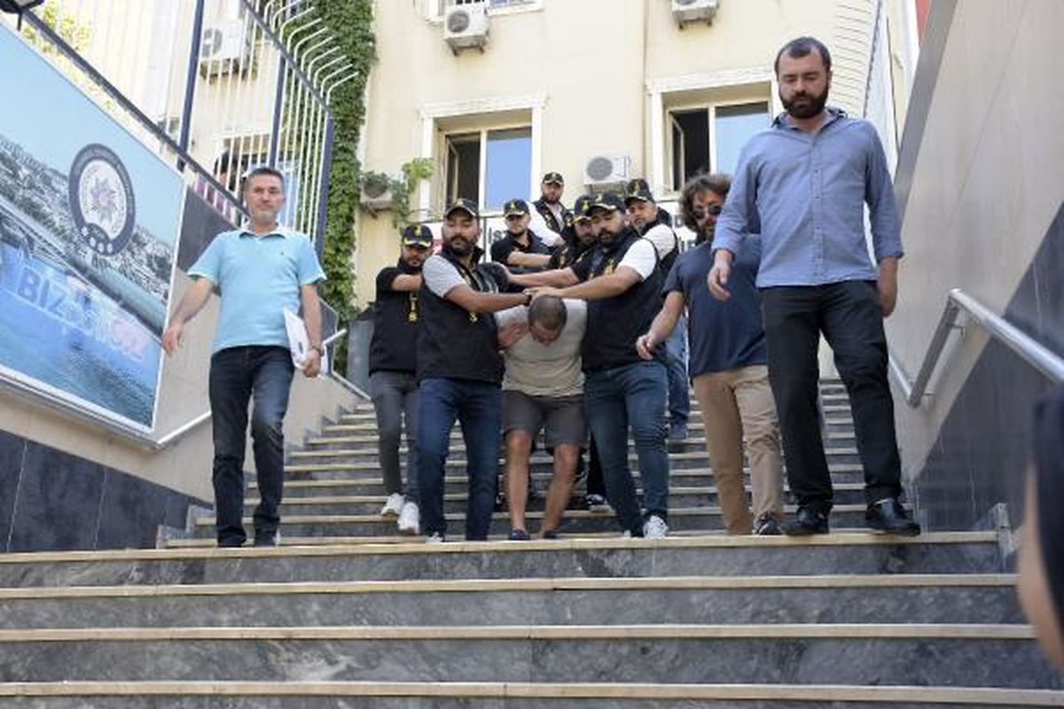 Esenyurt'ta Tekel Bayisi Baskınında 2 Kişi Hayatını Kaybetti, 8 Kişi Gözaltına Alındı