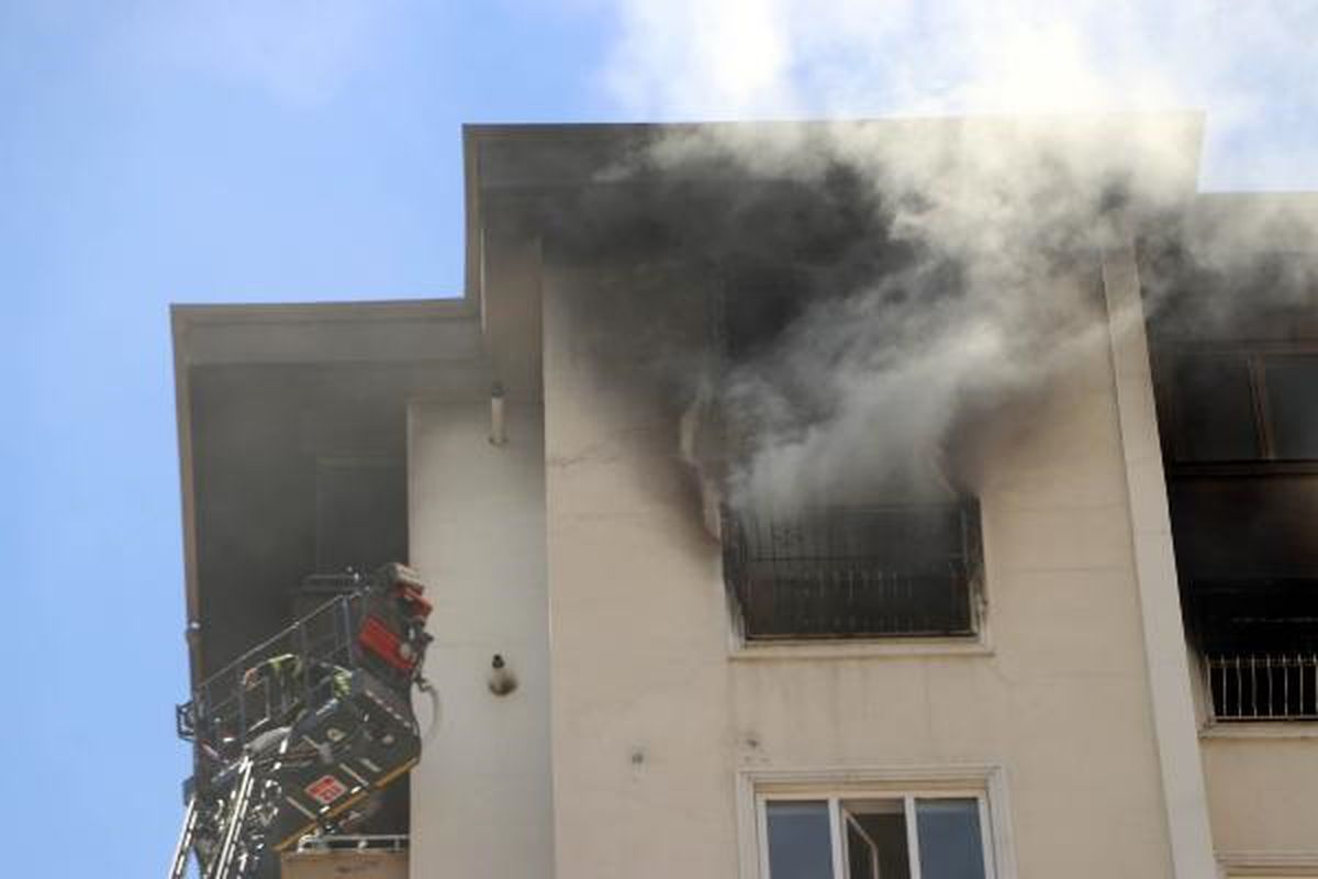 Gaziantep'te 15 Katlı Apartmanda Yangın Çıktı