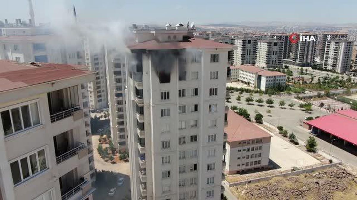 Gaziantep'te 15 Katlı Binada Çıkan Yangın Paniğe Neden Oldu