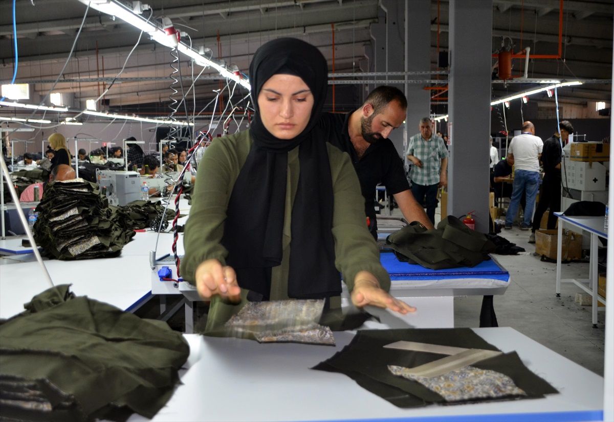 Muş'ta Devlet Destekli Tekstil Fabrikası Ürünlerini 11 Ülkeye Satıyor