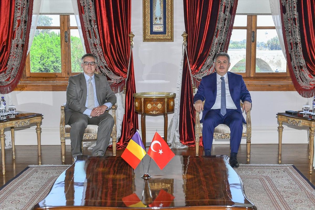Romanya'nın Ankara Büyükelçisi Adana Valisi'ni ziyaret etti