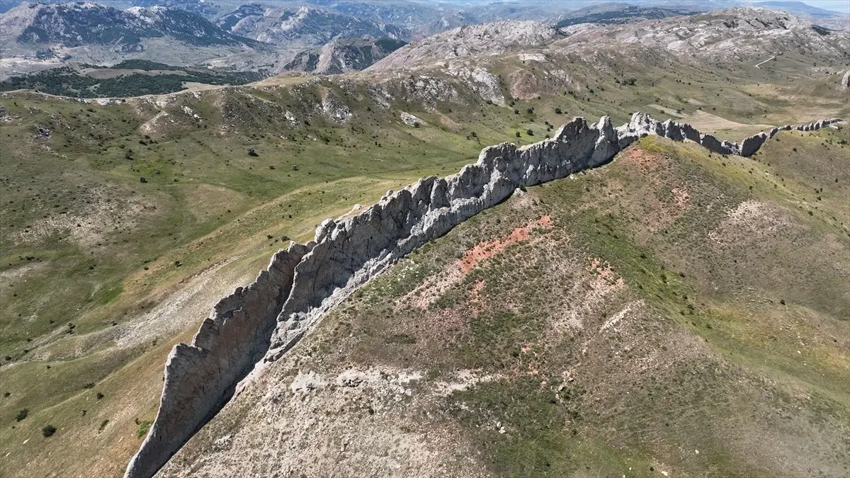 Sivas Valisi Diş Kayalıkları'nın turizme kazandırılması için çalışma yapılacağını açıkladı