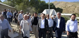 Hakkari Valisi ve Belediye Başkan Vekili İdris Akbıyık, Kaymaklı köyünde cami ve Kur'an kursu inşaatını inceledi