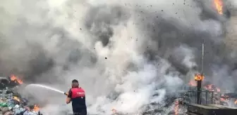 Ağrı'da İkinci El Eşya İş Yerinde Yangın Çıktı